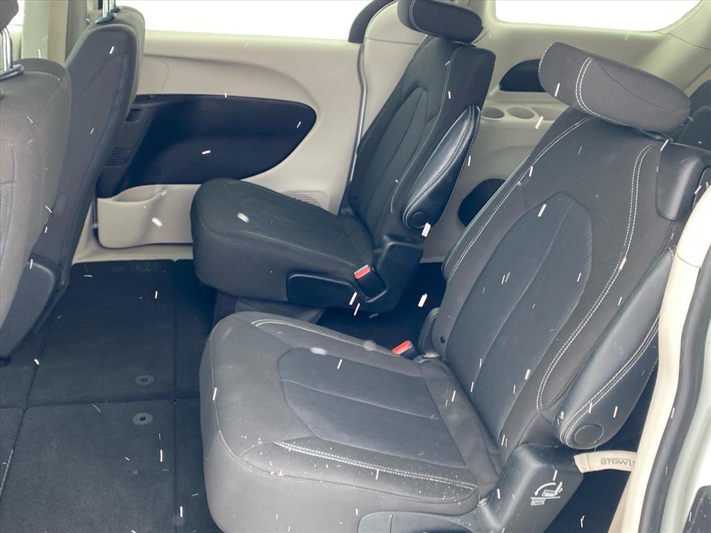 Used 2022 Chrysler Voyager LX image 18