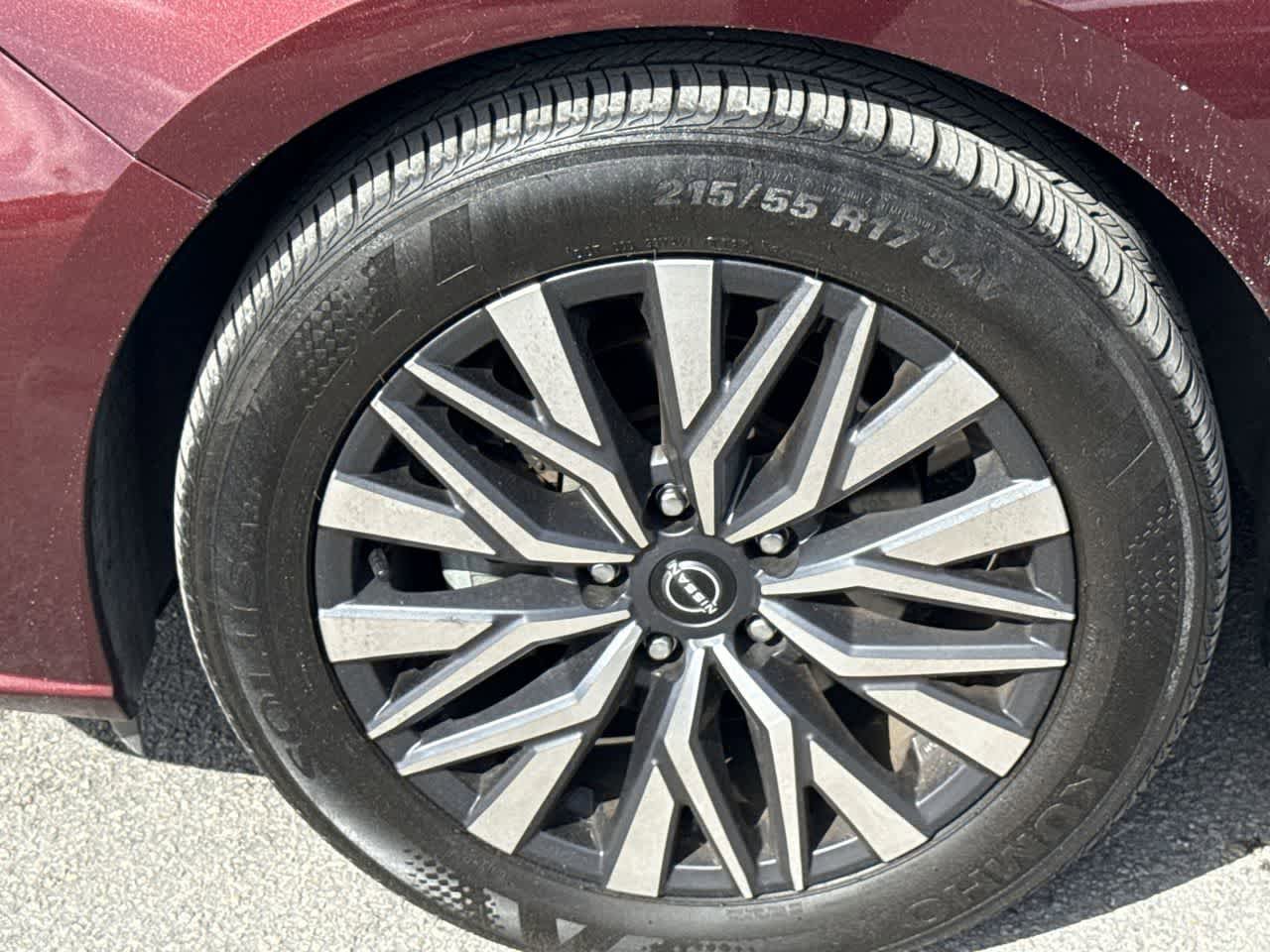 Used 2025 Nissan Altima 2.5 SV FWD image 11
