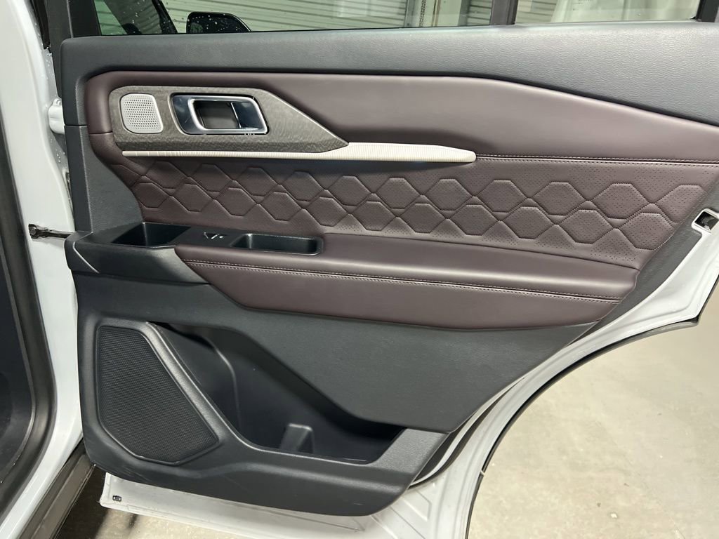 Used 2025 Ford Explorer Platinum w/ LUX Leather Package image 12