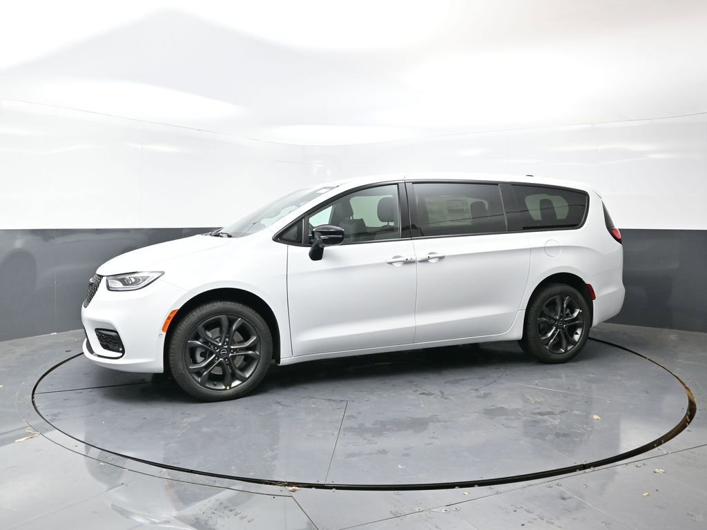 New 2026 Chrysler Pacifica Select image 5
