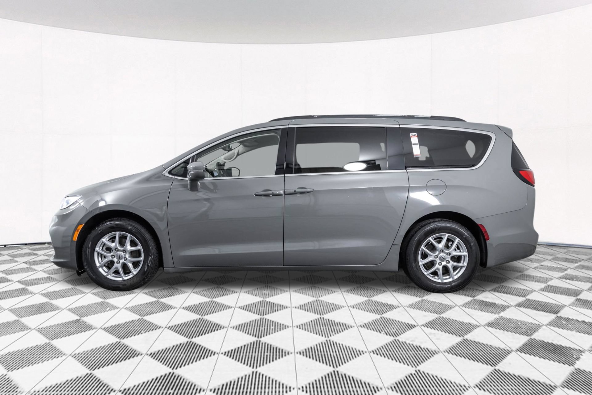 Used 2022 Chrysler Pacifica Touring-L FWD image 13