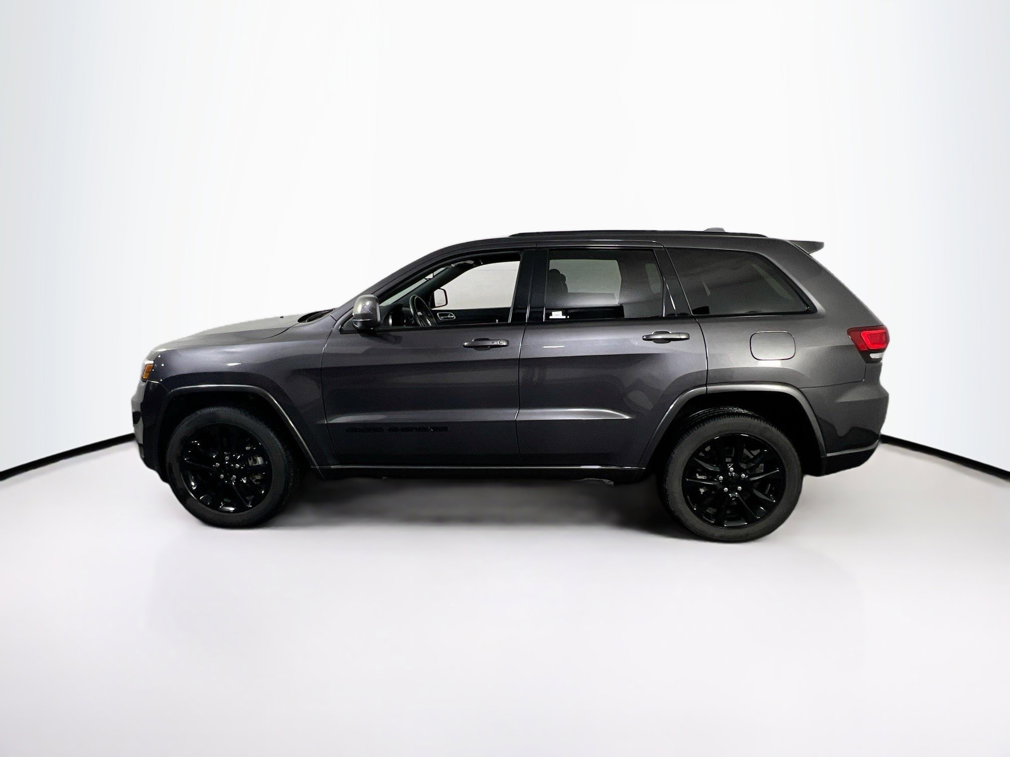 Used 2021 Jeep Grand Cherokee Laredo X image 8