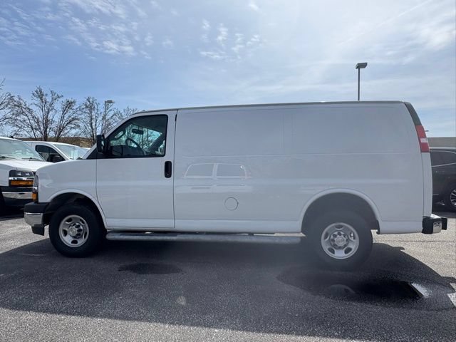 Used 2024 Chevrolet Express 2500 w/ Driver Convenience Package RWD image 2