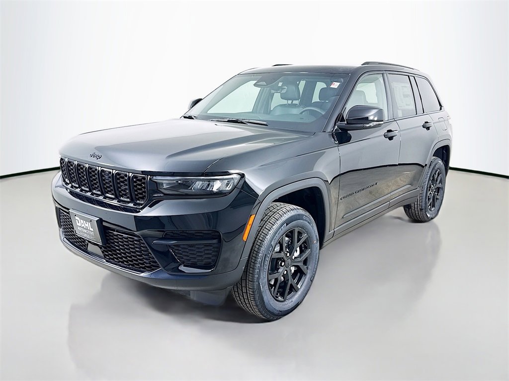 New 2025 Jeep Grand Cherokee Altitude image 3