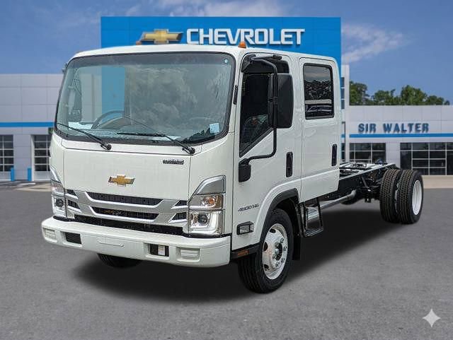 New 2025 Chevrolet Low Cab Forward image 3