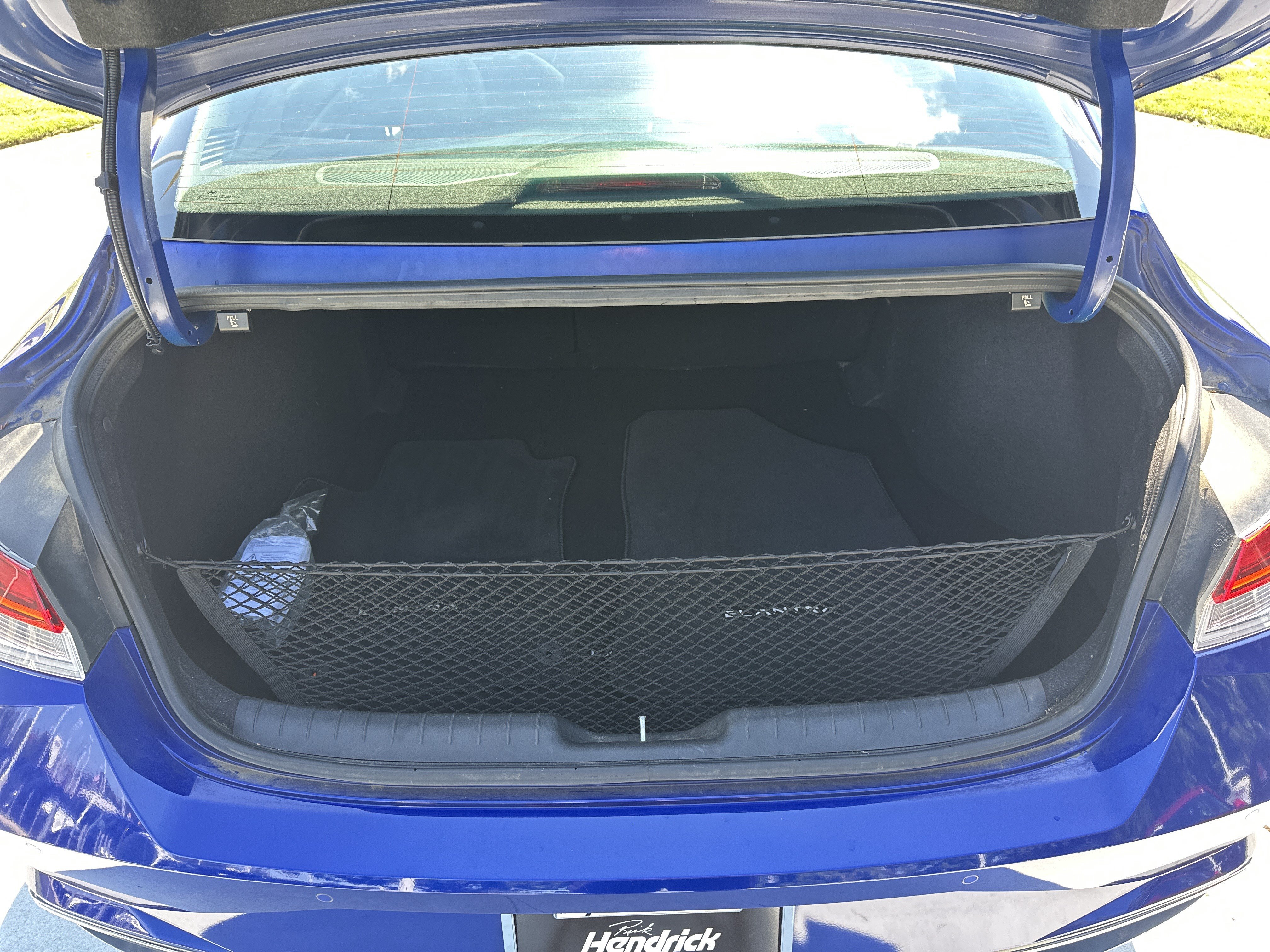 Used 2023 Hyundai Elantra Limited w/ Cargo Package FWD image 32