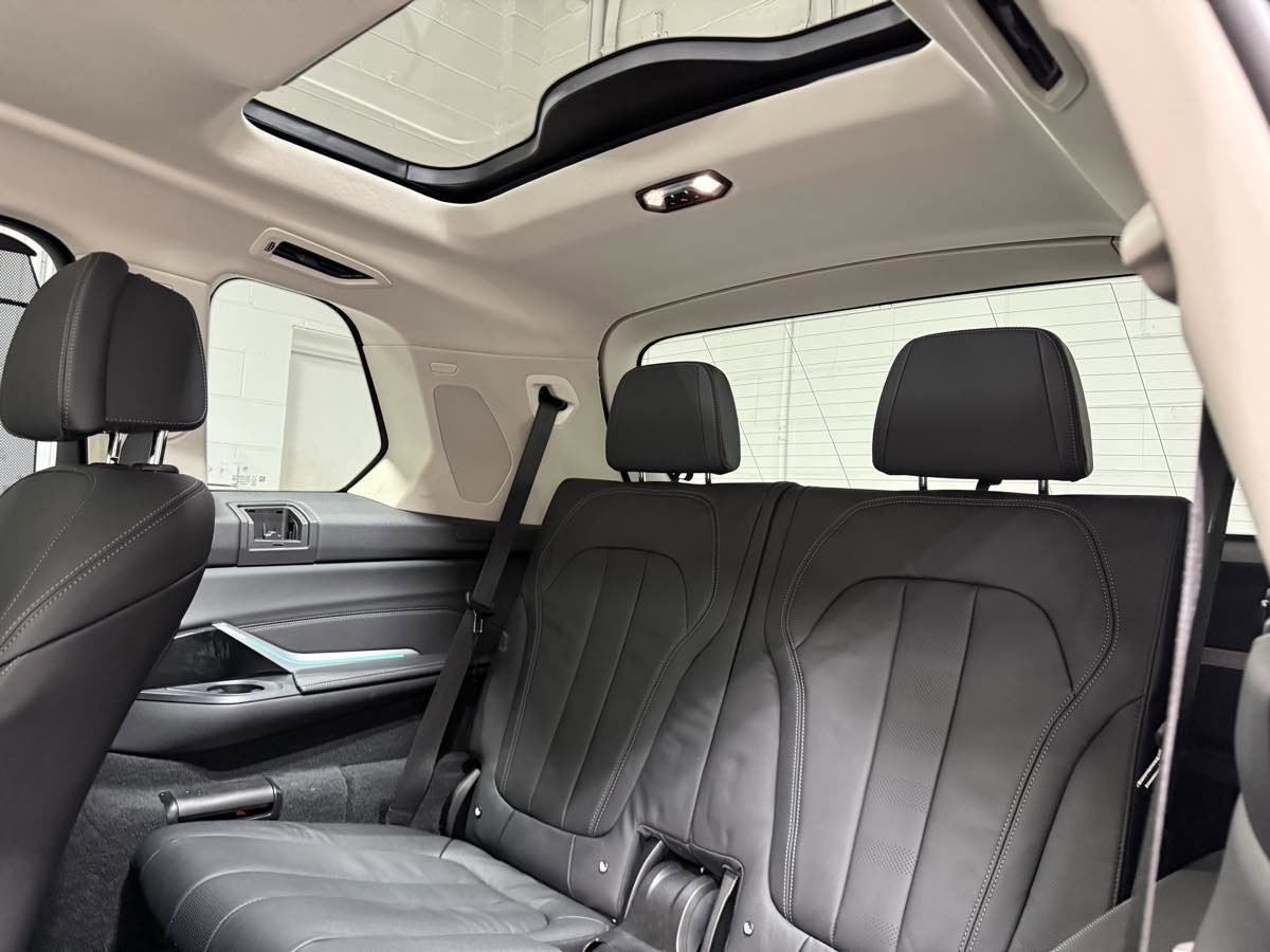 Used 2022 BMW X7 xDrive40i w/ Premium Package image 23