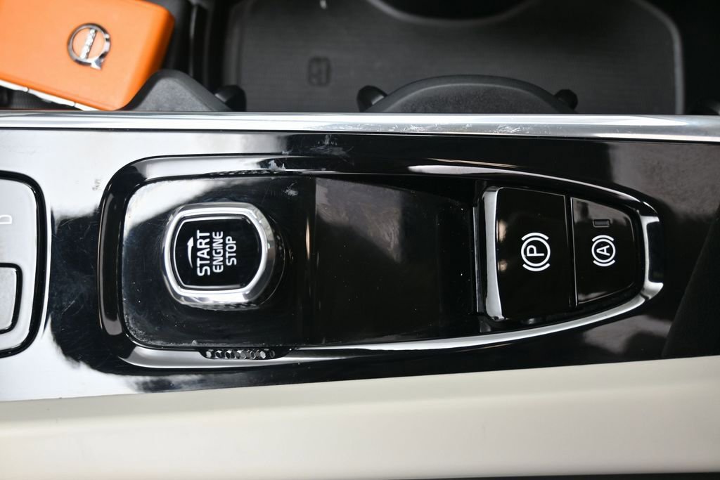 Used 2023 Volvo XC60 B5 Plus w/ Protection Package Premier image 28