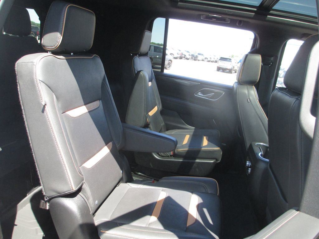 Used 2024 GMC Yukon XL AT4 w/ Technology Package AWD/4WD image 25