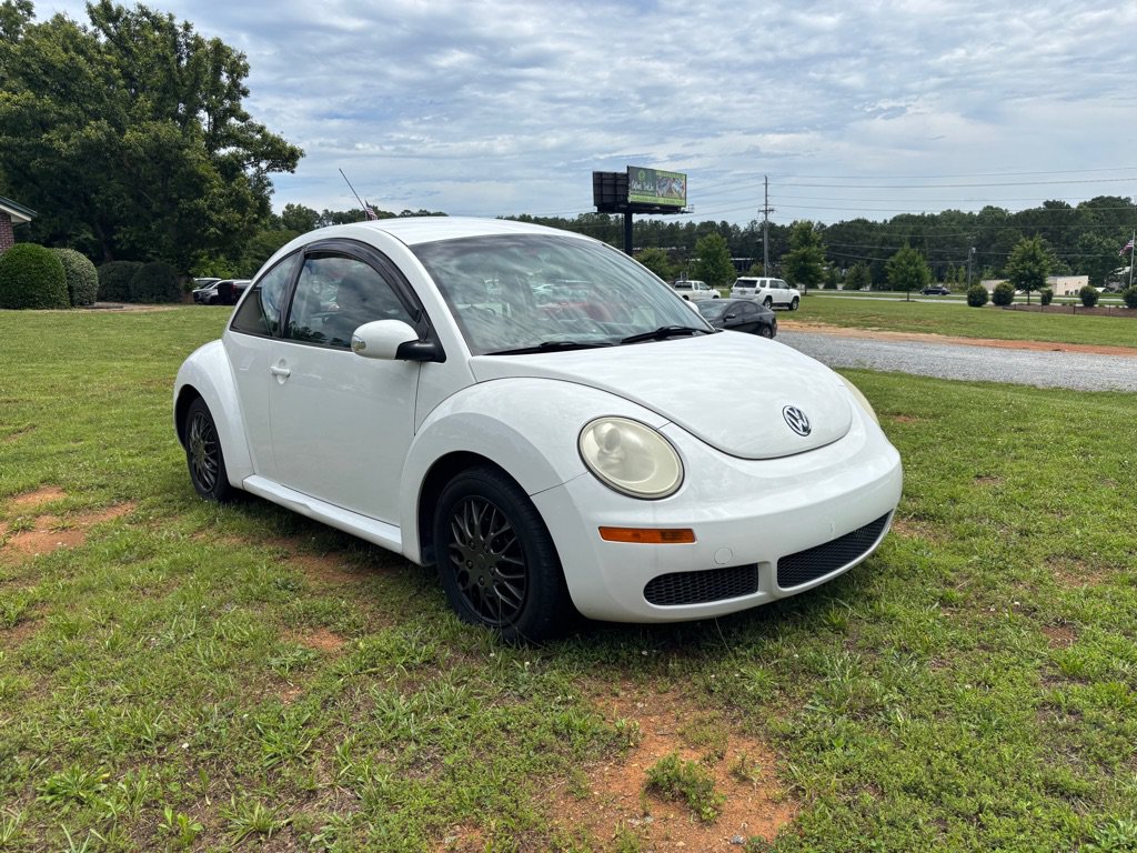 Used 2010 Volkswagen Beetle Coupe FWD image 3