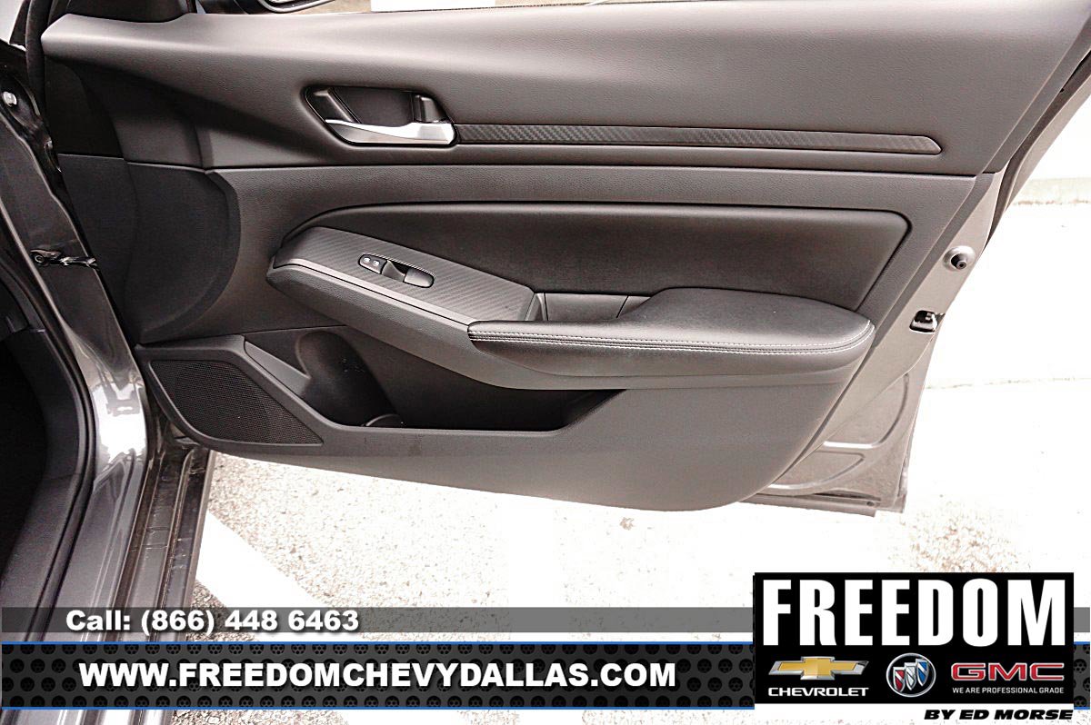 Used 2024 Nissan Altima 2.5 SV FWD image 36