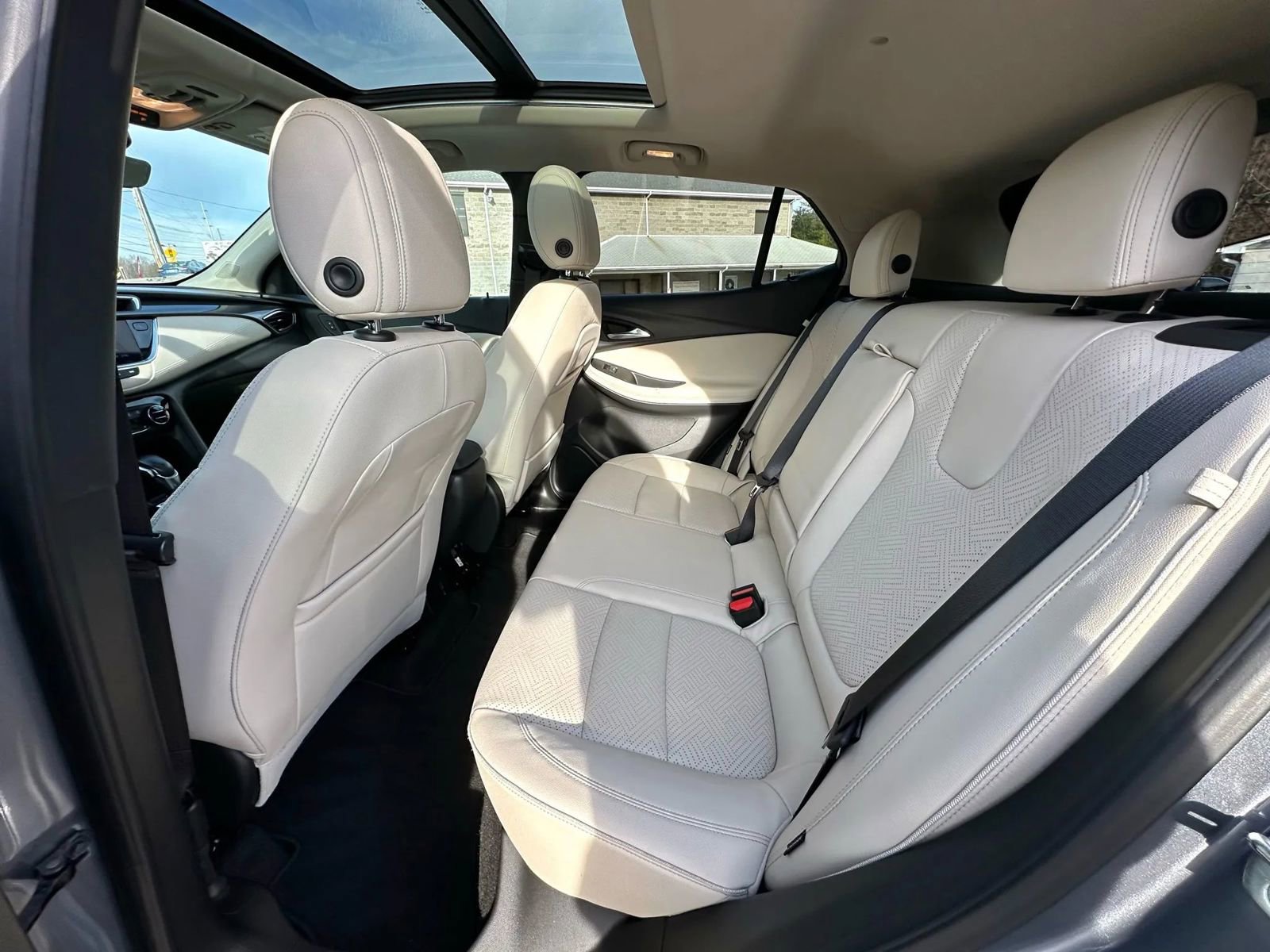 Used 2021 Buick Encore GX Essence w/ Advanced Technology Package image 20