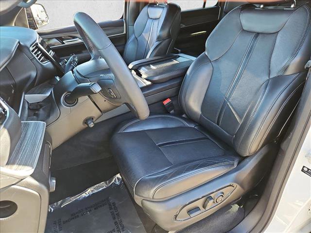 Used 2024 Jeep Wagoneer Series II w/ Flexible Seating Group RWD image 17