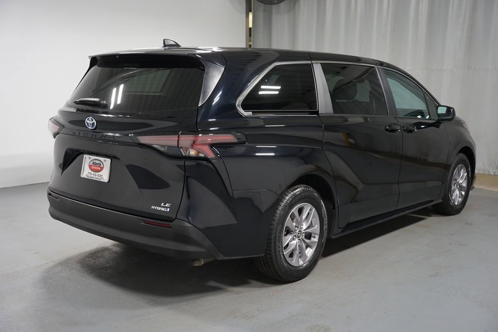 Certified 2024 Toyota Sienna LE image 8