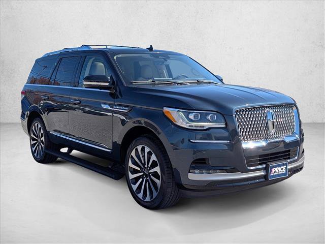Used 2024 Lincoln Navigator Reserve image 3