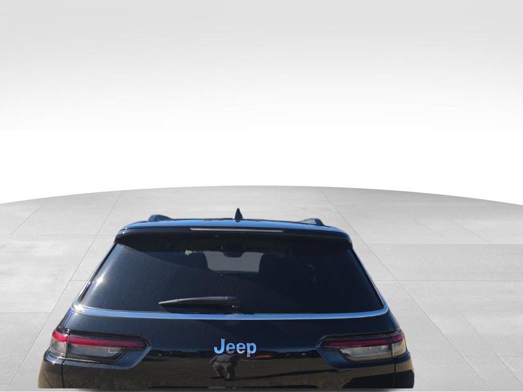 Used 2024 Jeep Grand Cherokee L Limited AWD/4WD image 12
