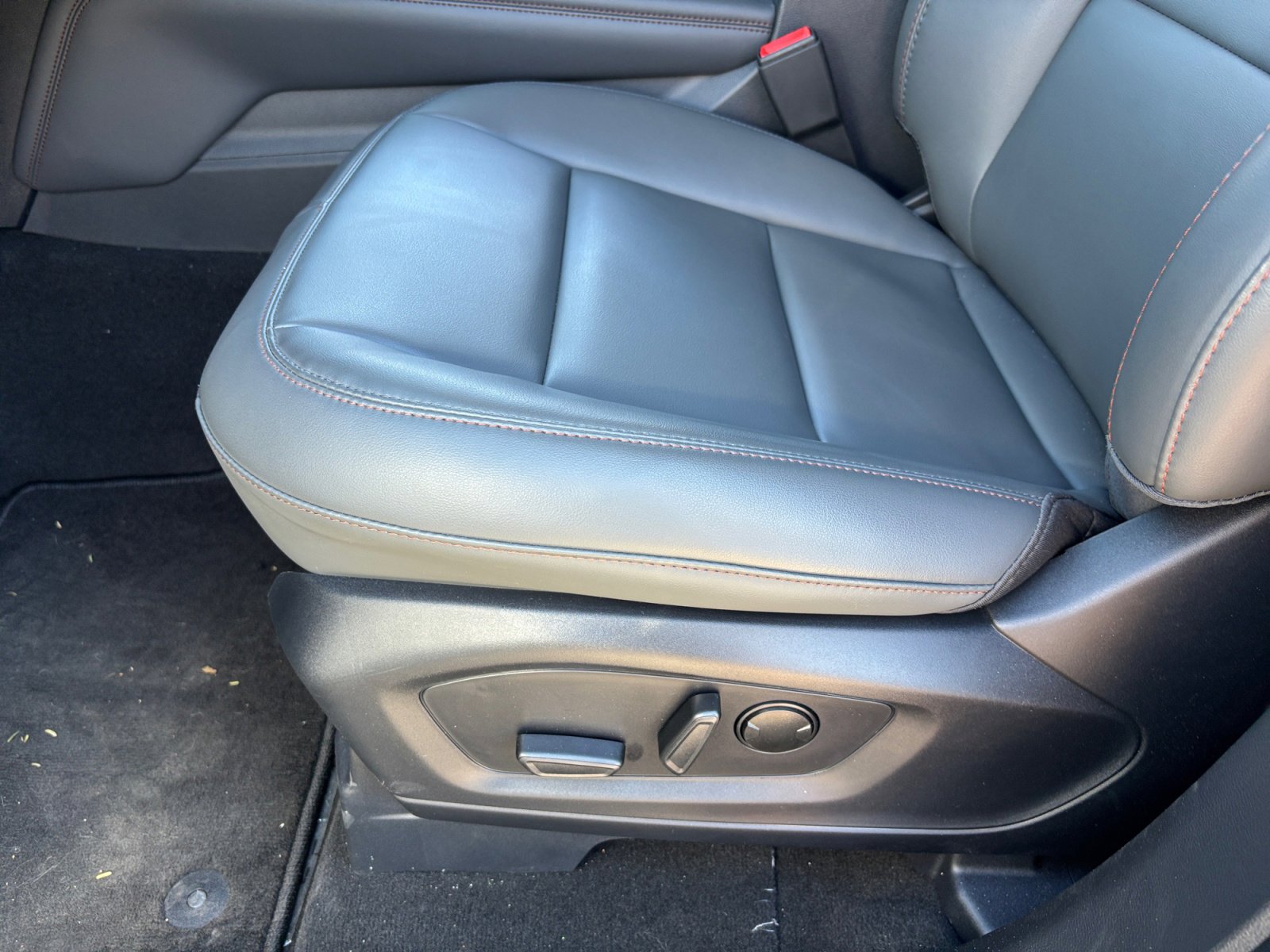 Used 2026 Ford Explorer Active w/ Active Comfort Package image 12