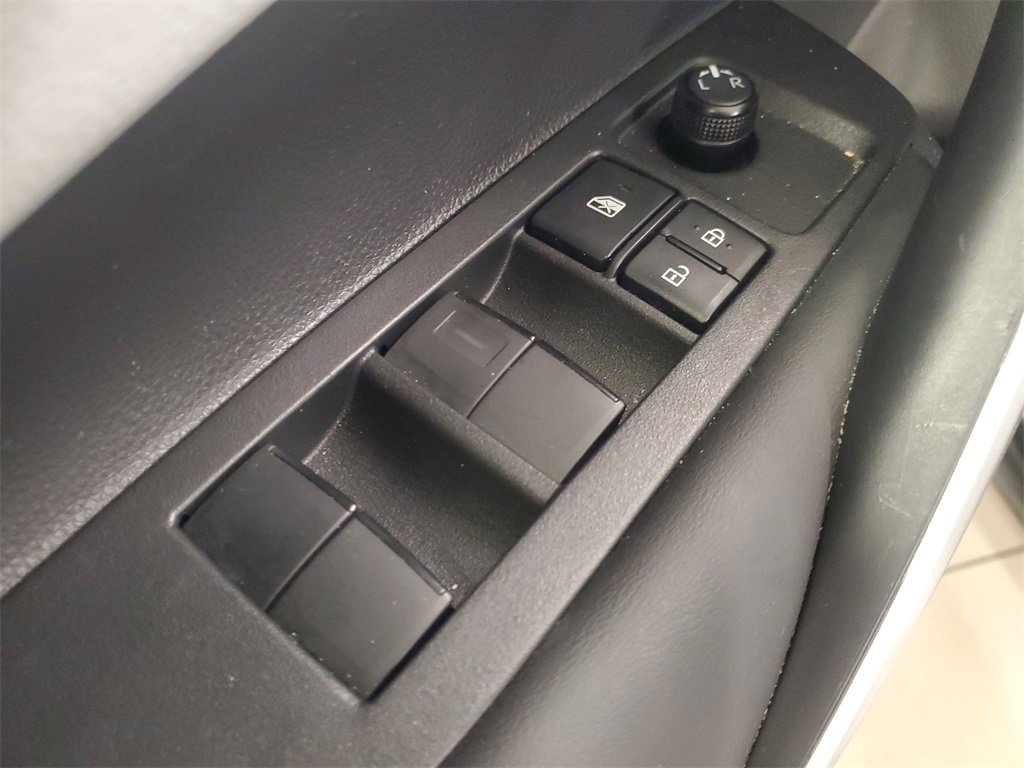 Certified 2025 Toyota Corolla SE image 18