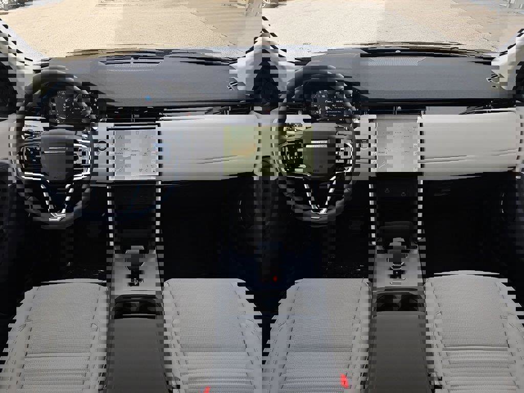 New 2025 Land Rover Discovery Sport S image 9