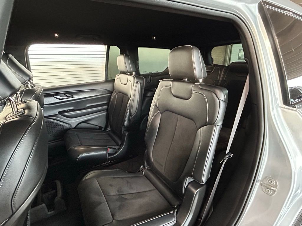 Used 2023 Jeep Grand Cherokee L Laredo image 39