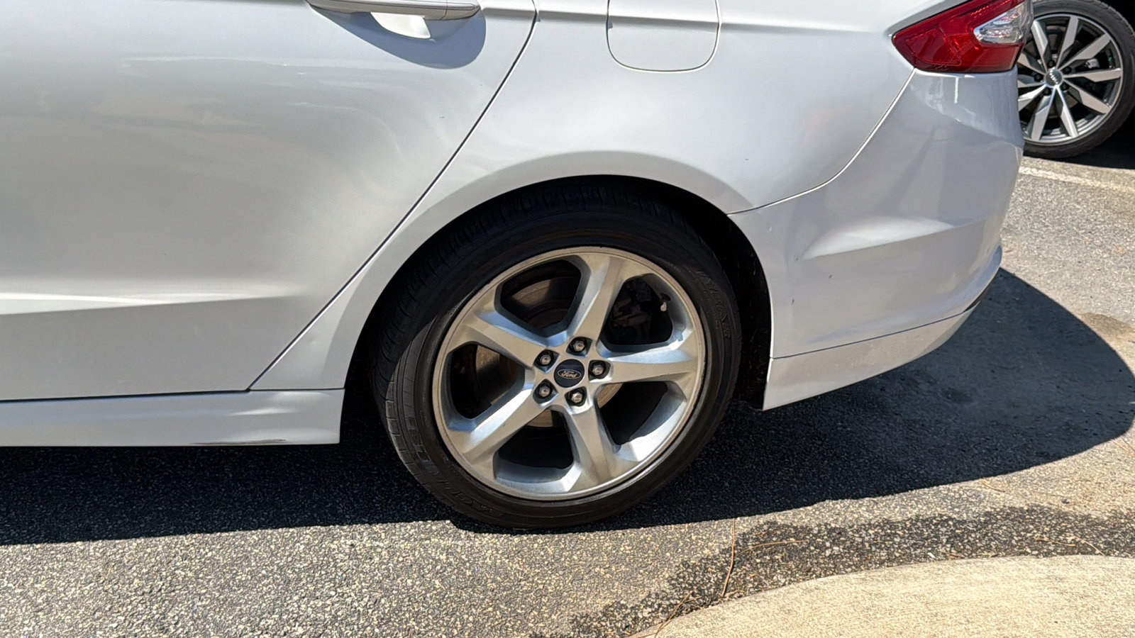 Used 2016 Ford Fusion SE image 12