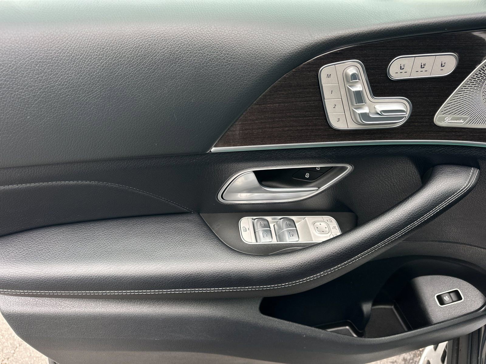 Certified 2022 Mercedes-Benz GLS 450 4MATIC w/ AMG Line Exterior image 11