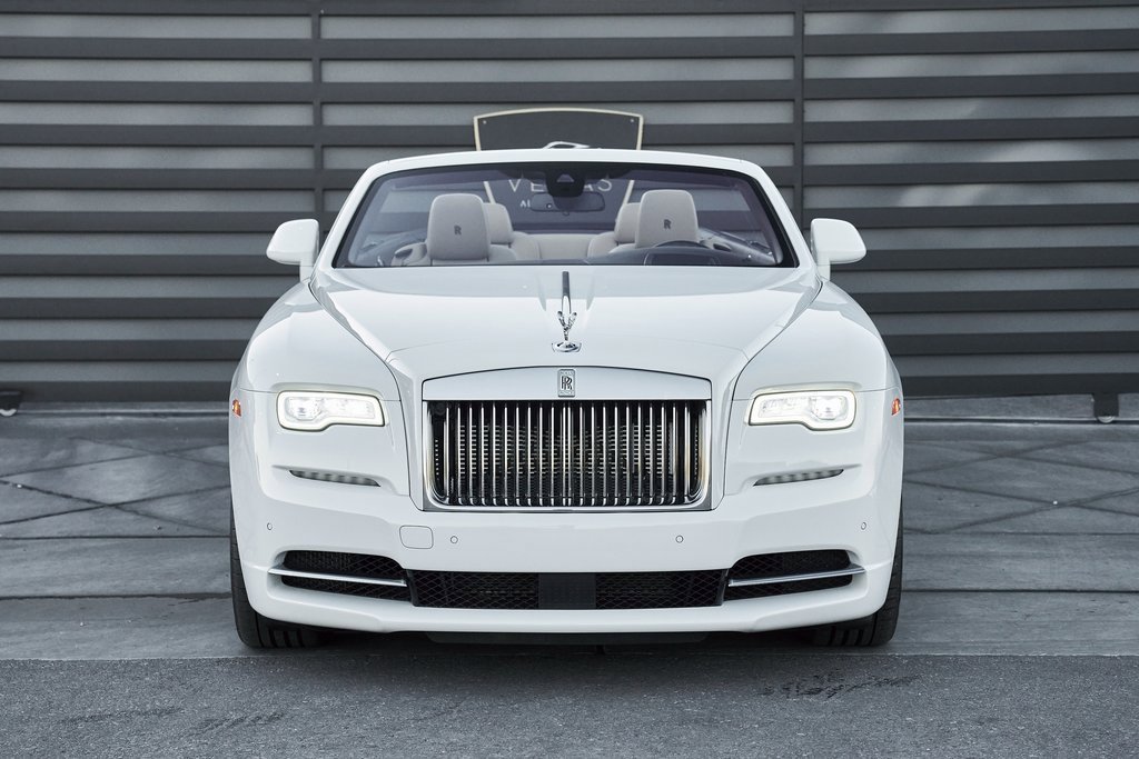 Used 2017 Rolls-Royce Dawn image 16