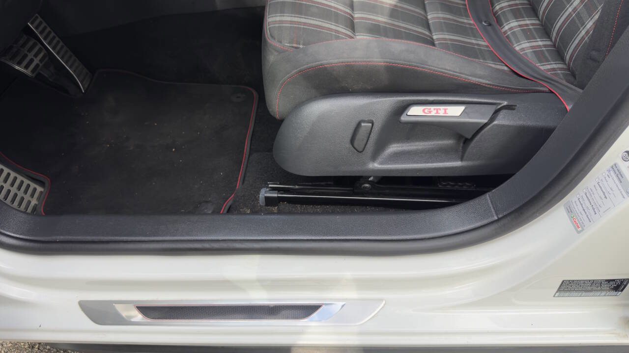 Used 2013 Volkswagen Golf 4-Door image 25