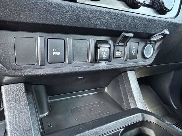 Used 2020 Toyota Tacoma TRD Off-Road AWD/4WD image 24