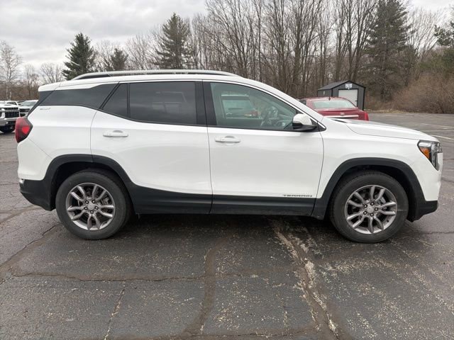 Used 2024 GMC Terrain SLT image 2