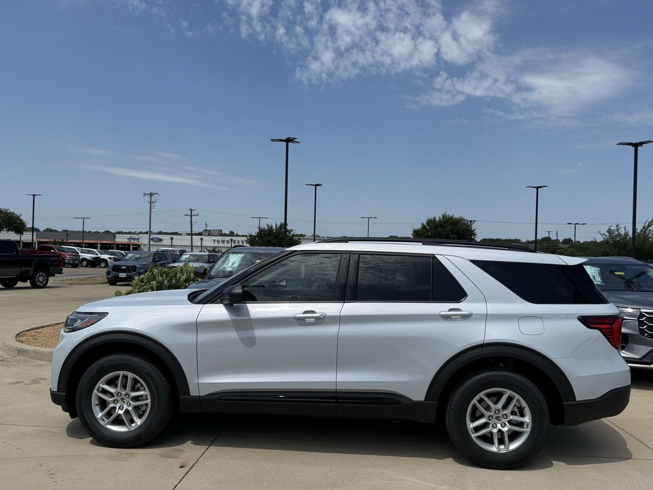 New 2026 Ford Explorer Active AWD/4WD image 3