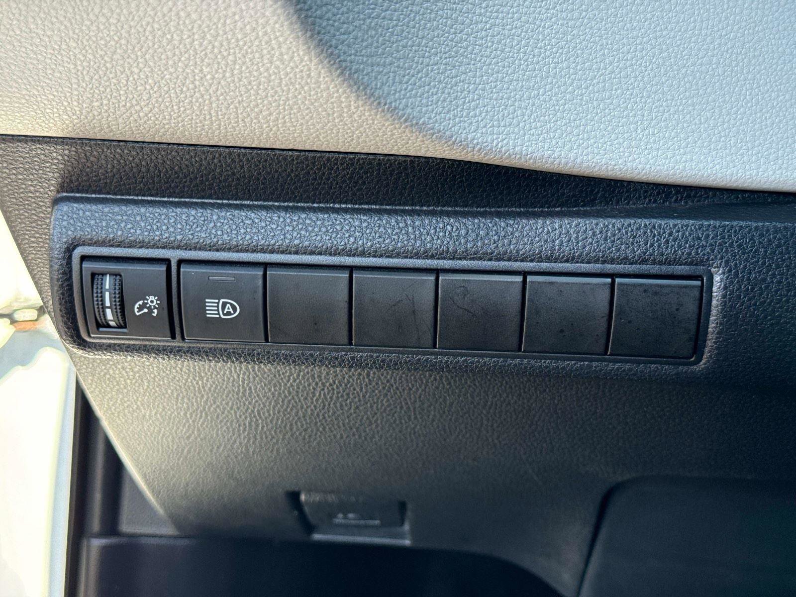 Used 2020 Toyota Corolla L FWD image 27