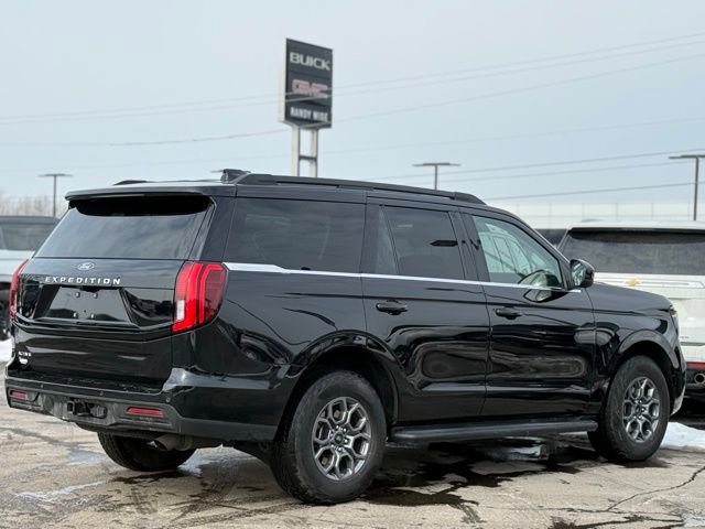 Used 2025 Ford Expedition Active image 39
