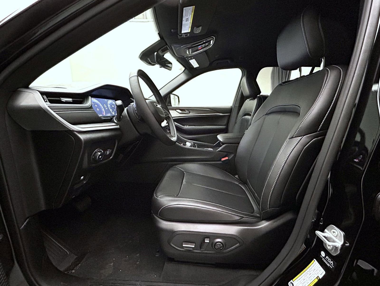 New 2025 Jeep Grand Cherokee Limited image 10