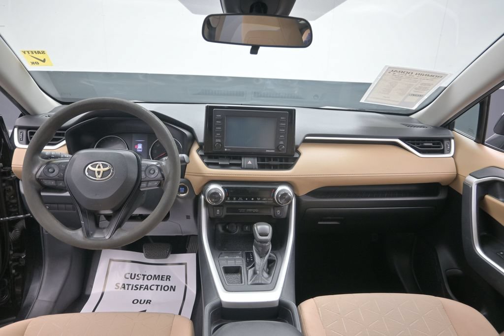 Used 2020 Toyota RAV4 XLE w/ Convenience Package FWD image 17