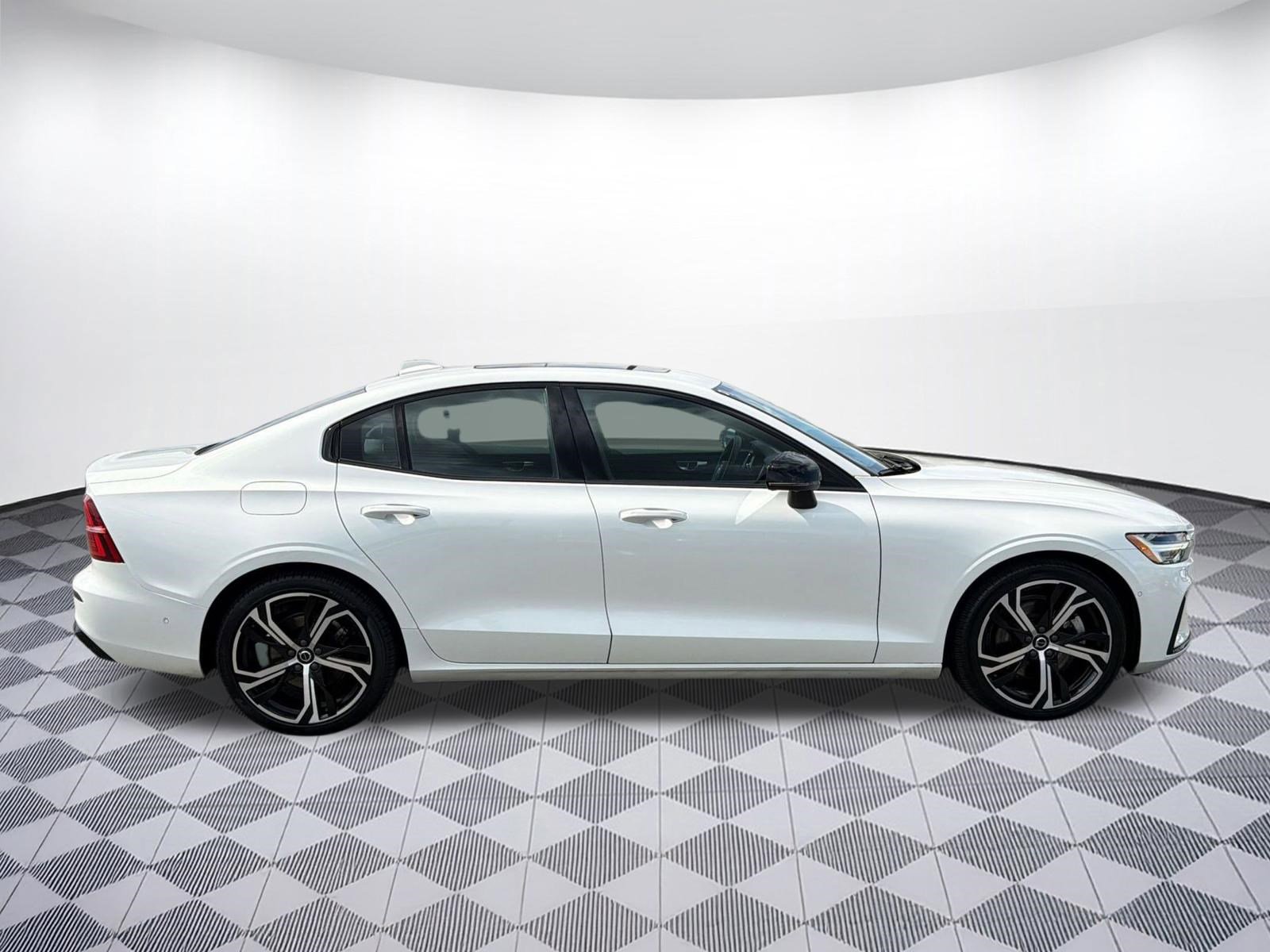 Used 2024 Volvo S60 B5 Plus AWD/4WD image 8