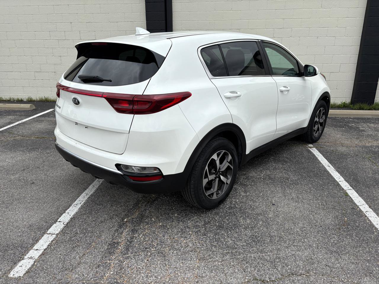 Used 2022 Kia Sportage LX image 3