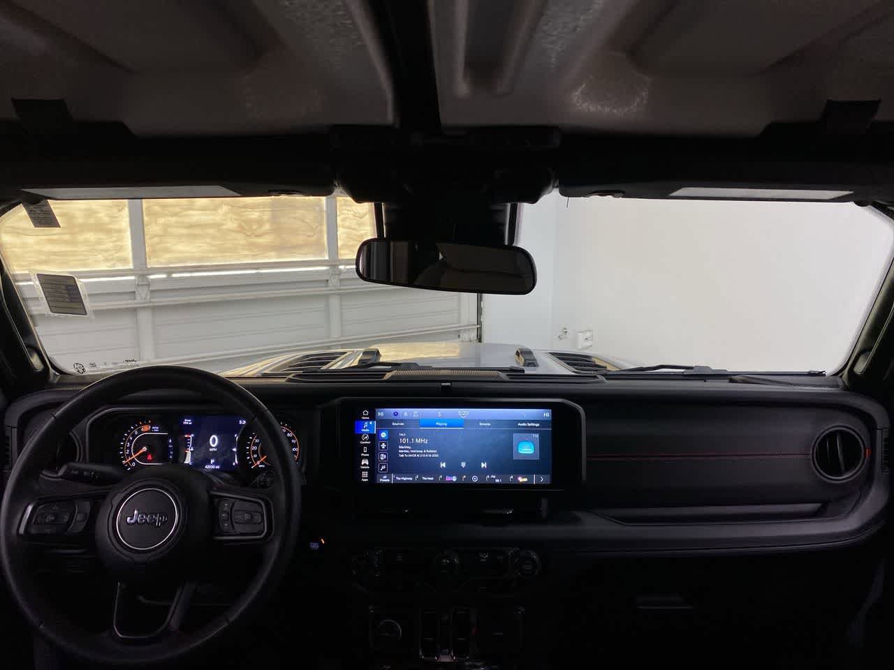 Used 2024 Jeep Wrangler Unlimited Rubicon AWD/4WD image 13