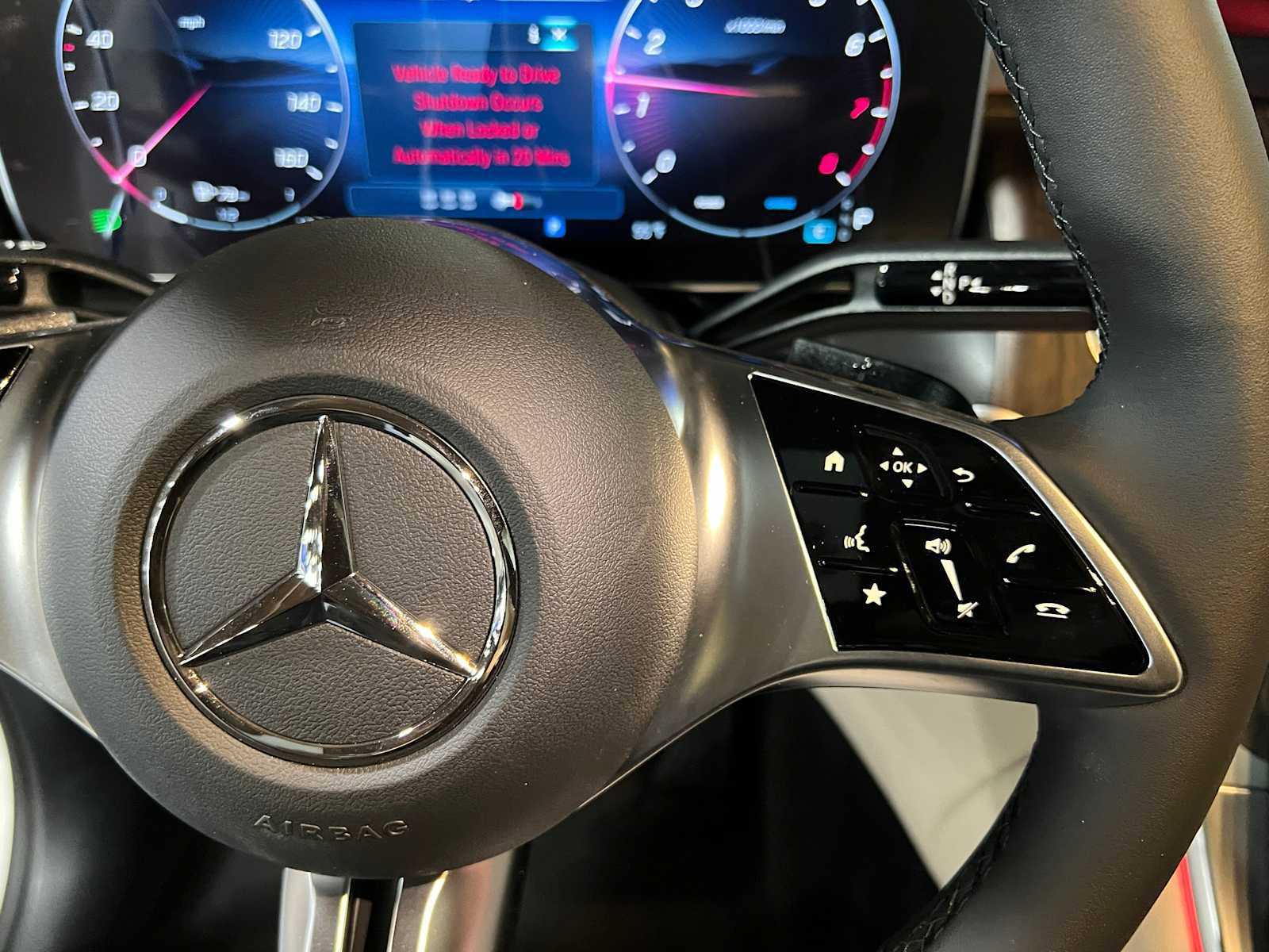 Used 2025 Mercedes-Benz GLC 300 4MATIC image 22