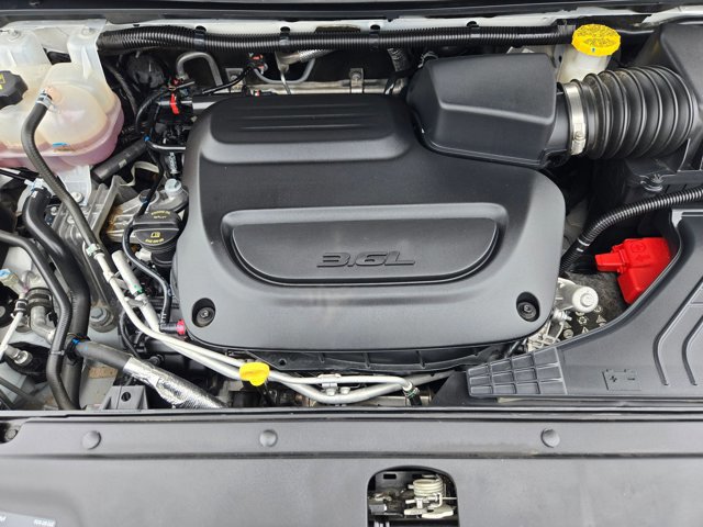 Used 2025 Chrysler Pacifica Limited FWD image 25