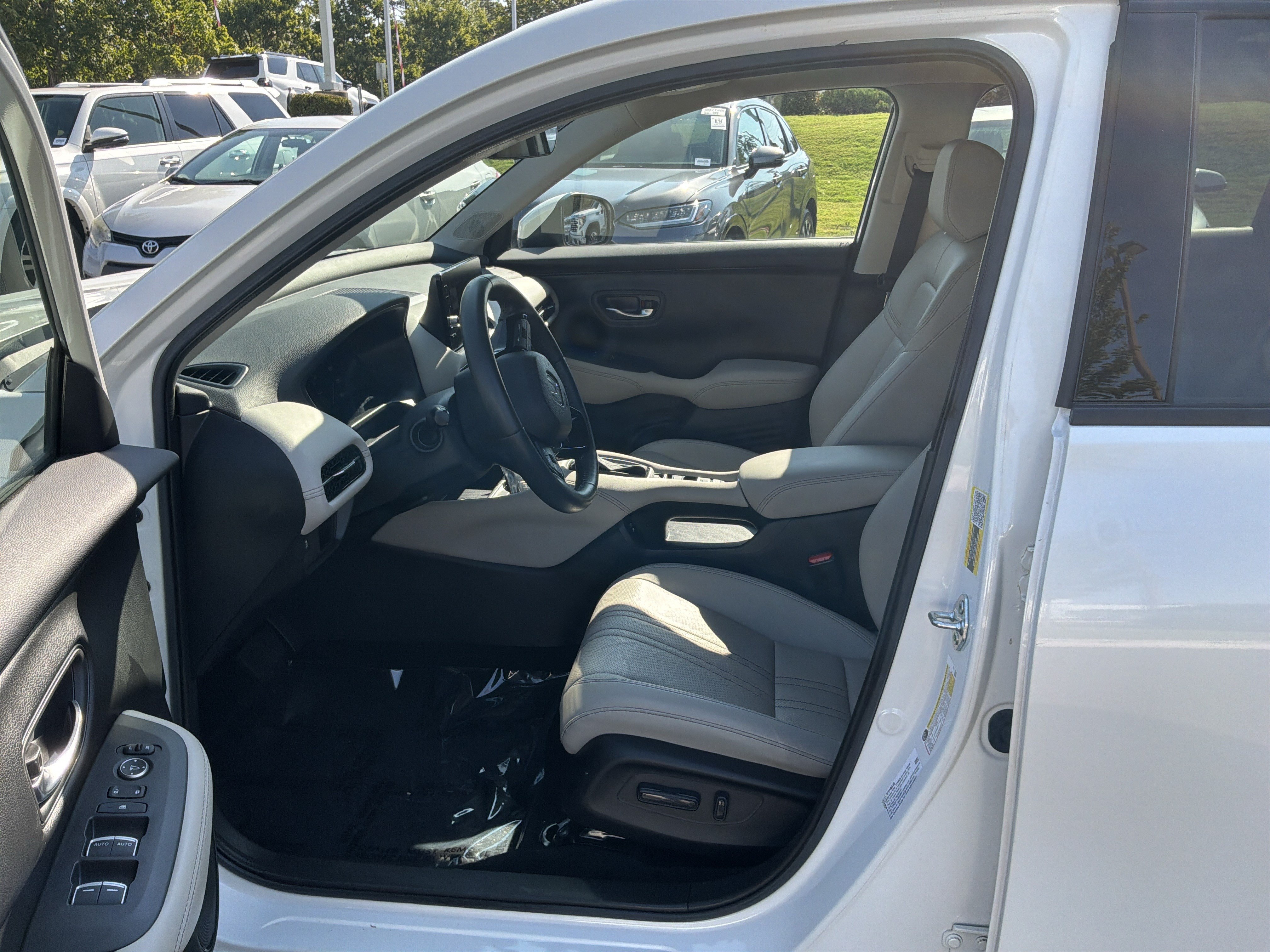 Used 2025 Honda HR-V EX-L image 16