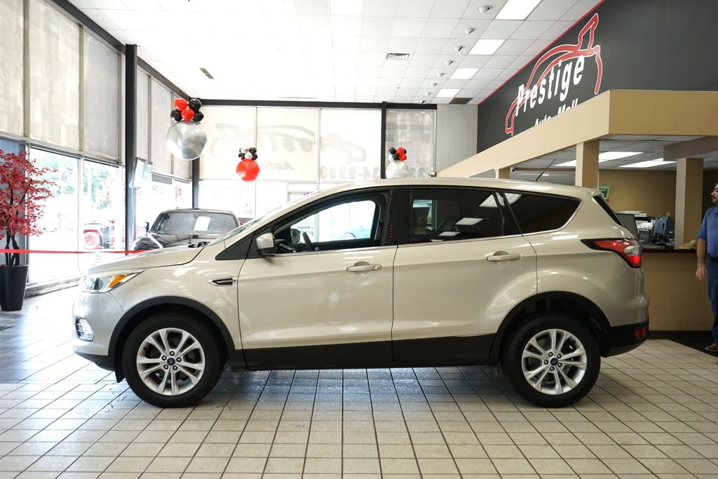 Used 2017 Ford Escape SE FWD image 3