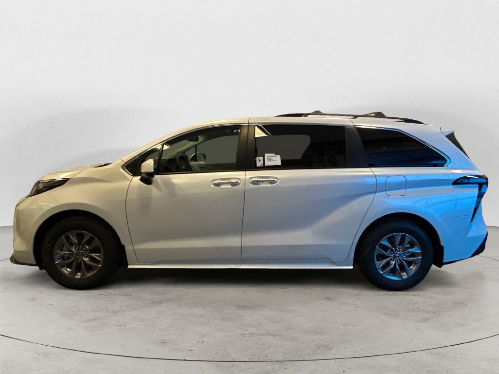 New 2026 Toyota Sienna XLE AWD/4WD image 2