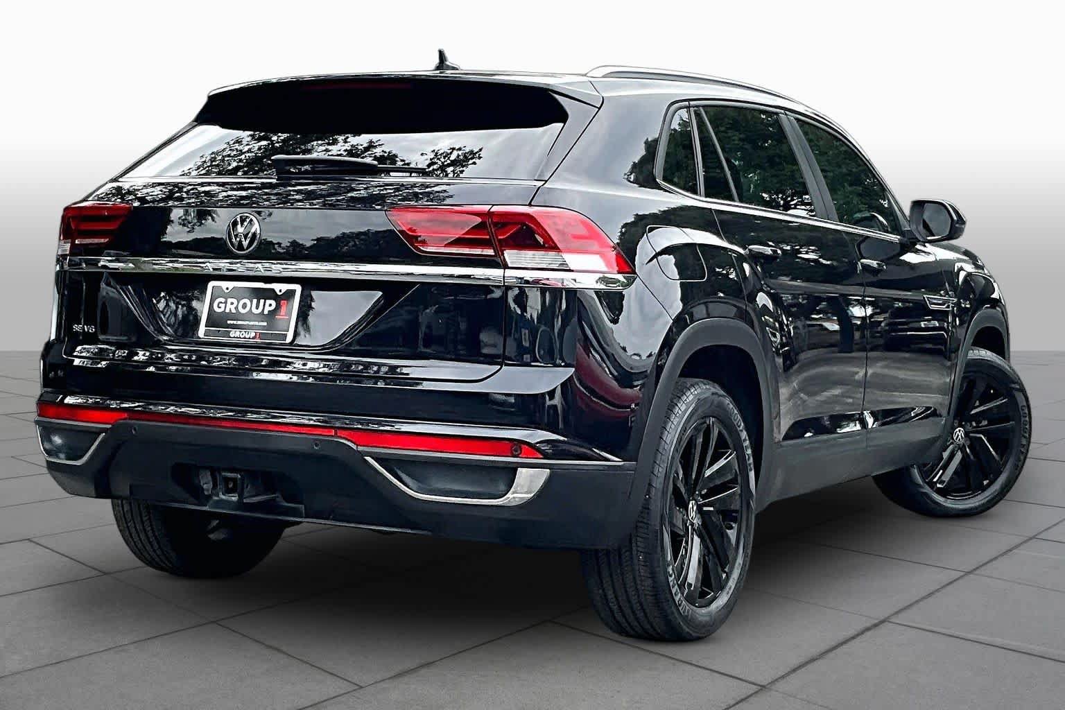 Used 2023 Volkswagen Atlas Cross Sport SE w/ Panoramic Sunroof Package FWD image 13