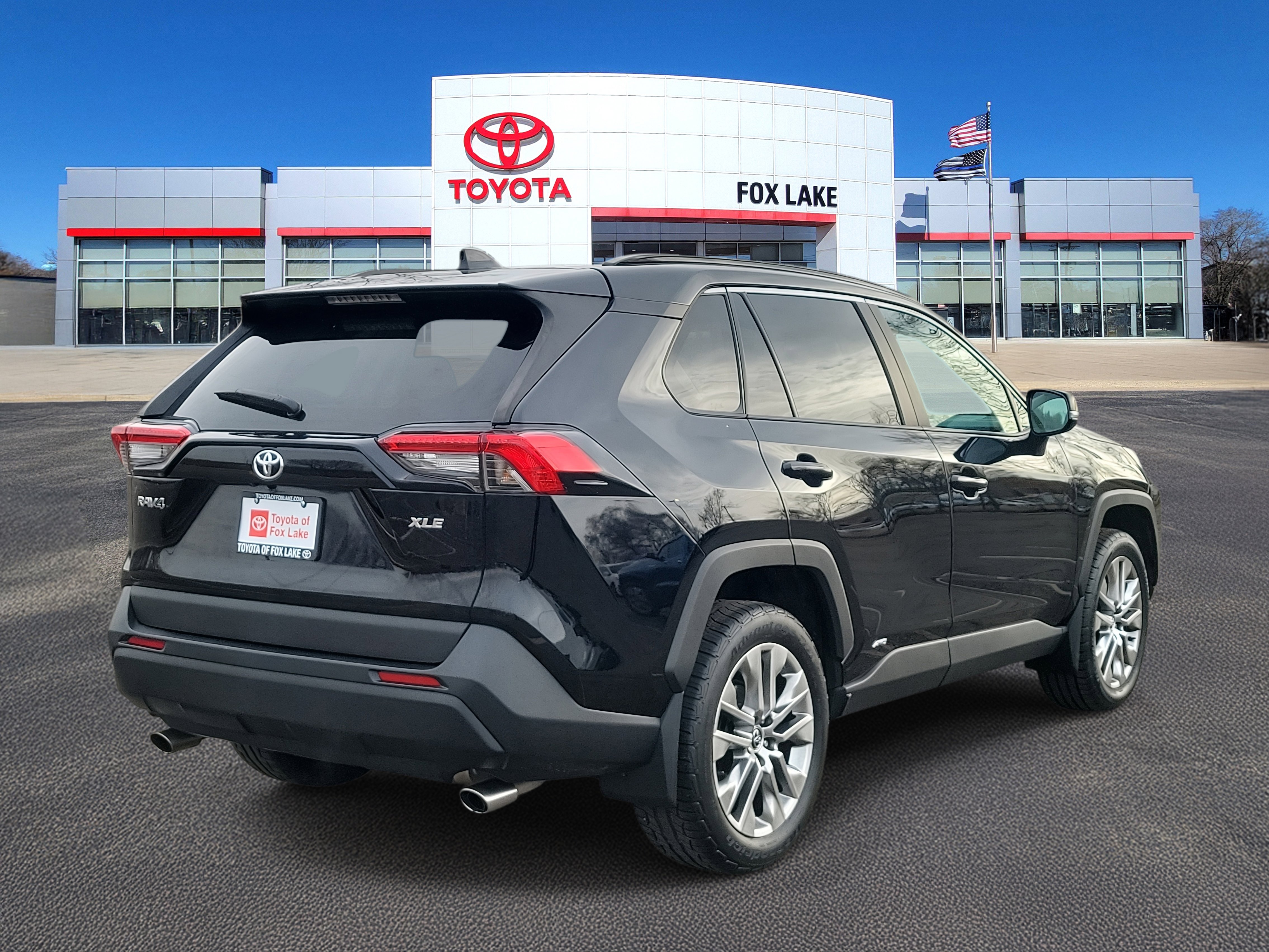 Used 2020 Toyota RAV4 XLE Premium image 4