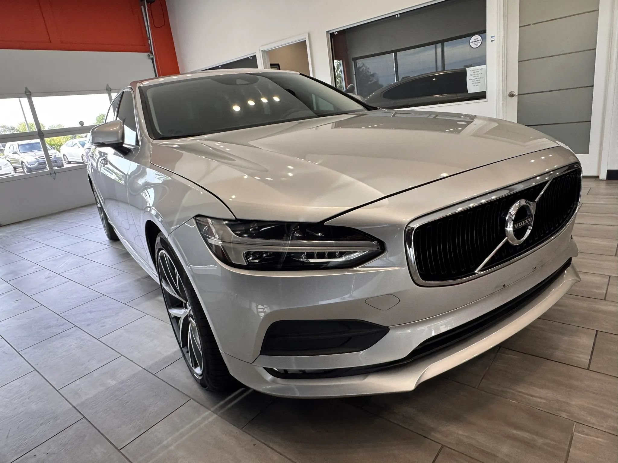 Used 2019 Volvo S90 T5 Momentum FWD image 2