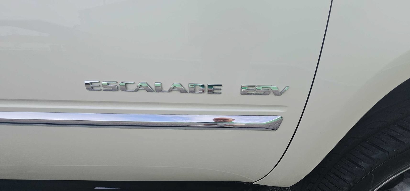 Used 2013 Cadillac Escalade ESV Luxury AWD/4WD image 32
