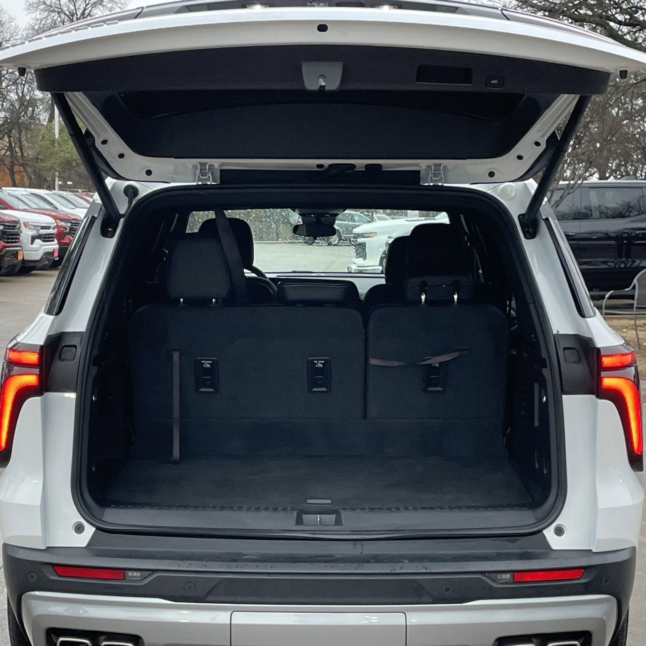 Used 2025 Chevrolet Traverse LT image 25