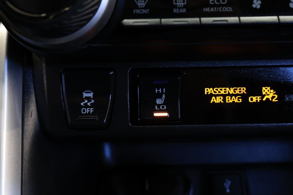 Used 2021 Toyota RAV4 SE w/ Weather & Moonroof Package AWD/4WD image 33