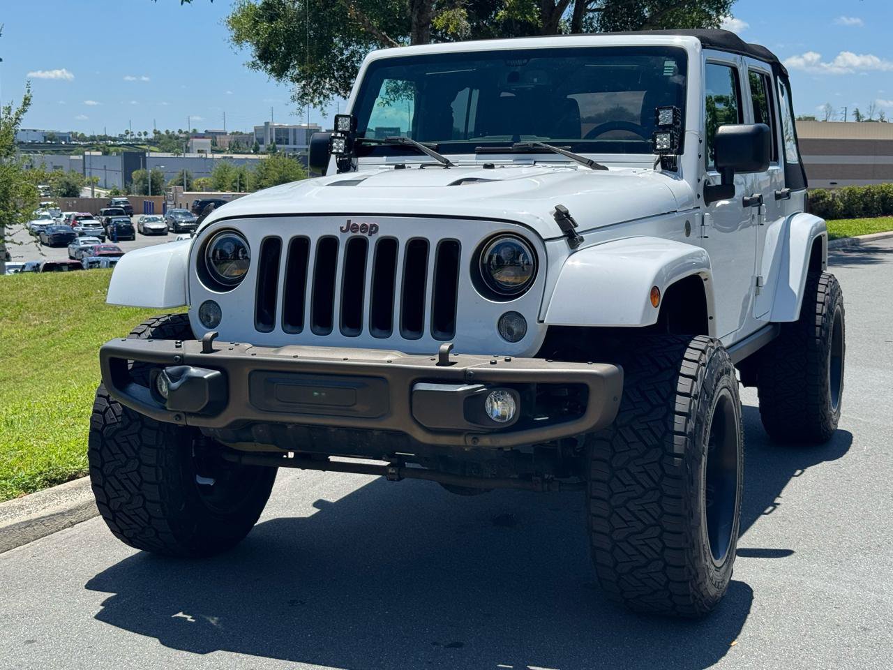 Used 2016 Jeep Wrangler Unlimited Sahara AWD/4WD image 3